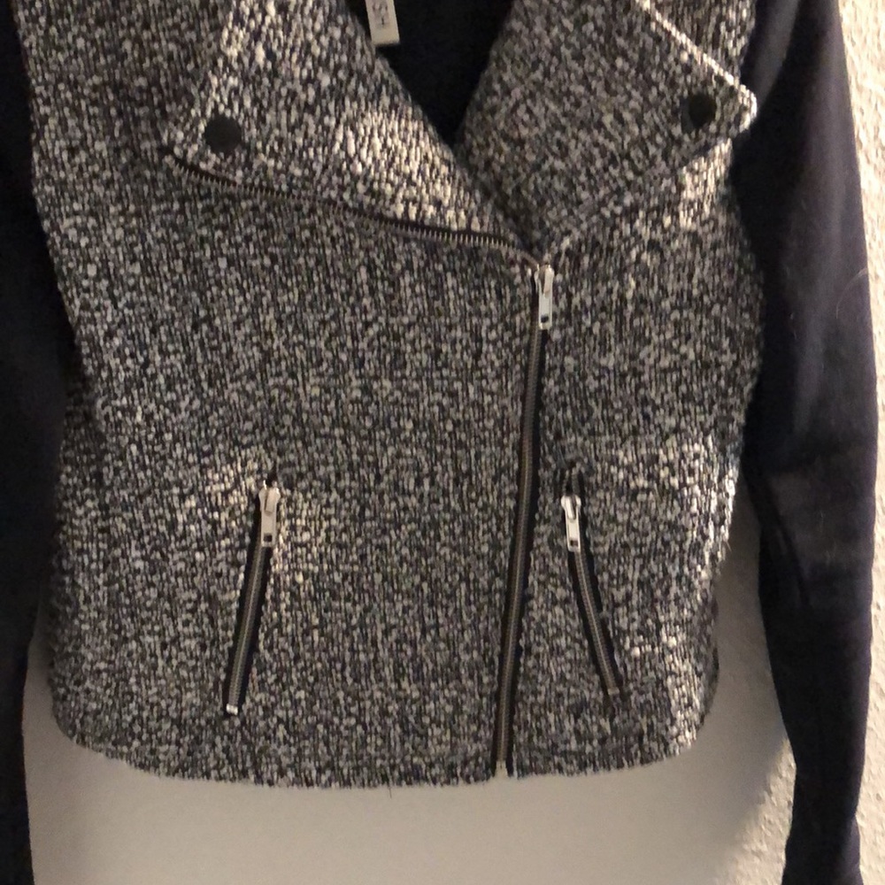 Blazer - Picture 4 of 4